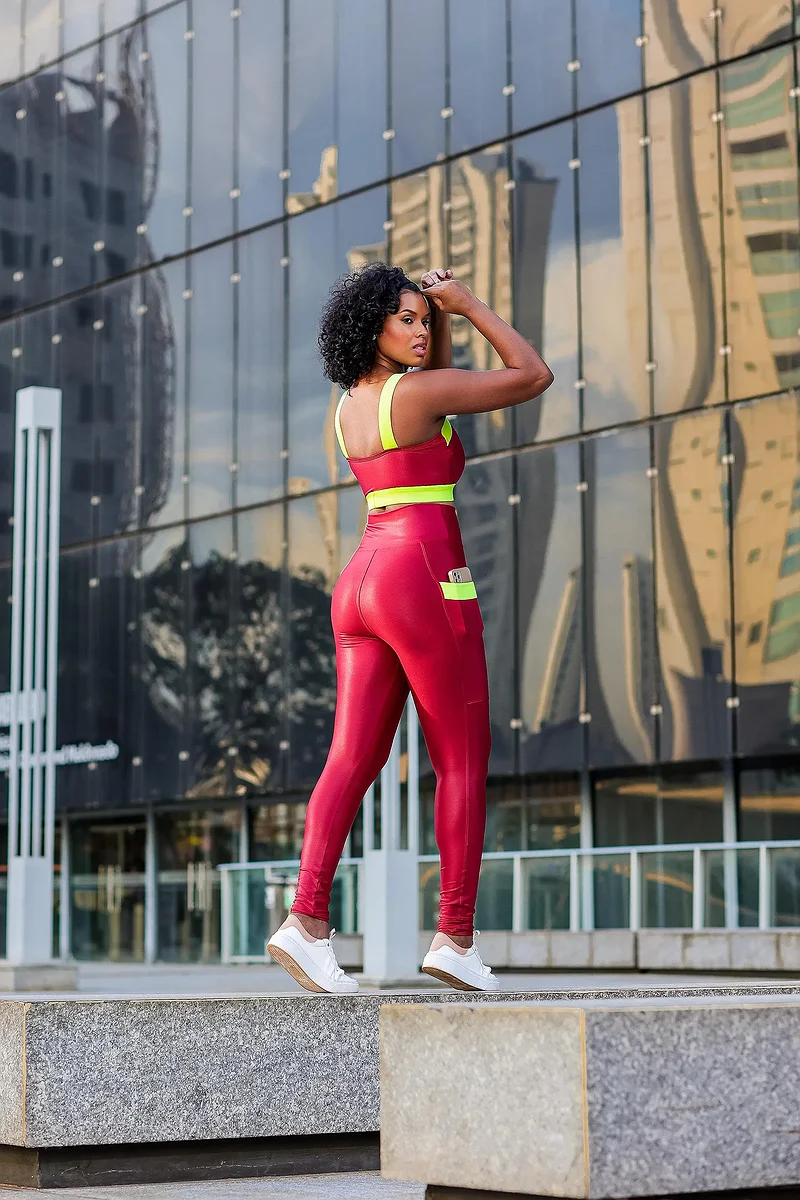 Conjunto Dopamine Vermelho: Top com Alça Elástica + Legging com Bolso Lateral