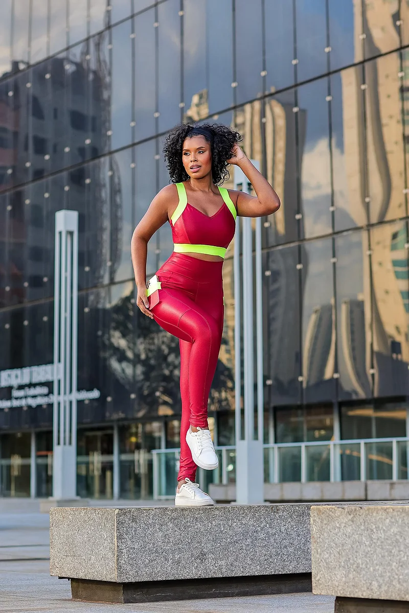 Conjunto Dopamine Vermelho: Top com Alça Elástica + Legging com Bolso Lateral