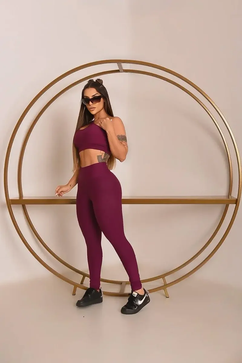 Calça Empina bumbum Sem Drapeado Vinho tam. P
