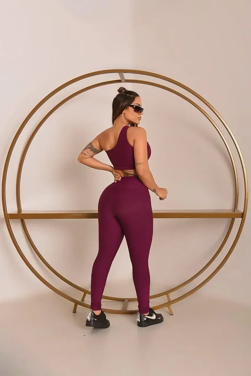 Calça Empina bumbum Sem Drapeado Vinho tam. P