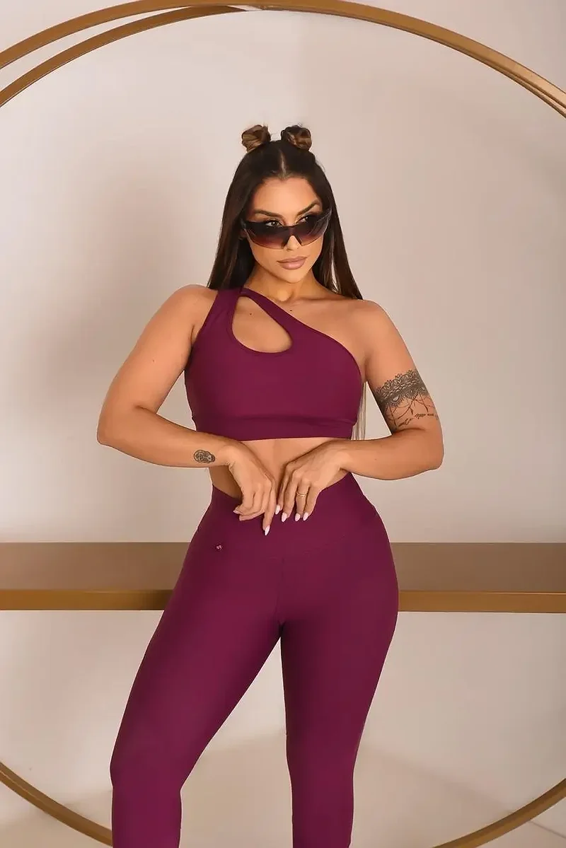 Calça Empina bumbum Sem Drapeado Vinho tam. P
